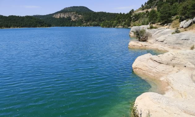 Zona de baño de la pequeña Ibiza en la Toba.