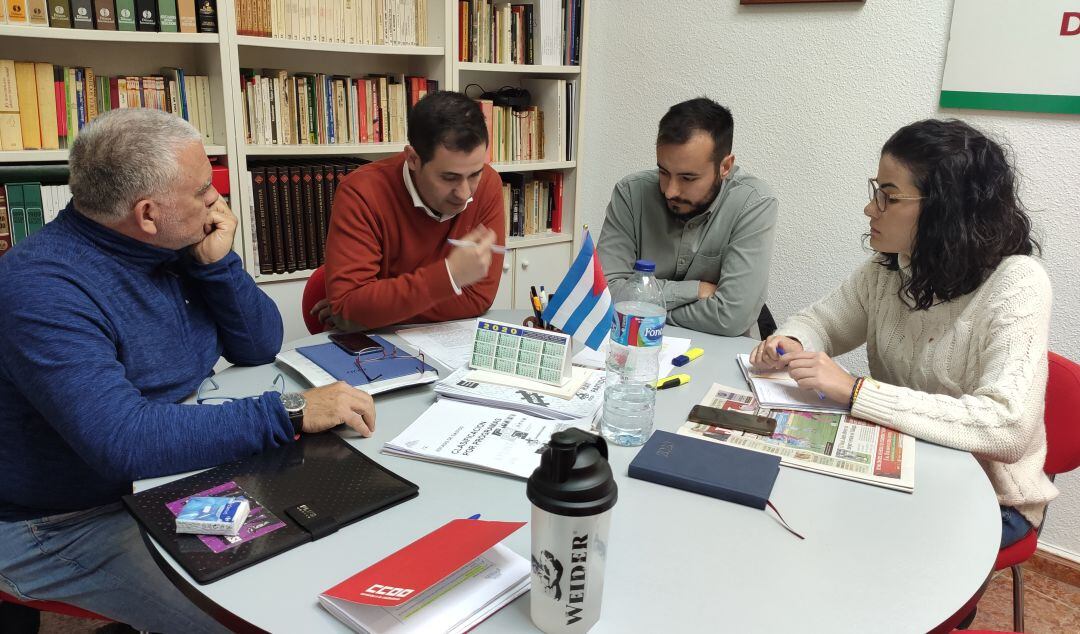 Reunión entre IU y la plataforma Todos a Una por Linares.