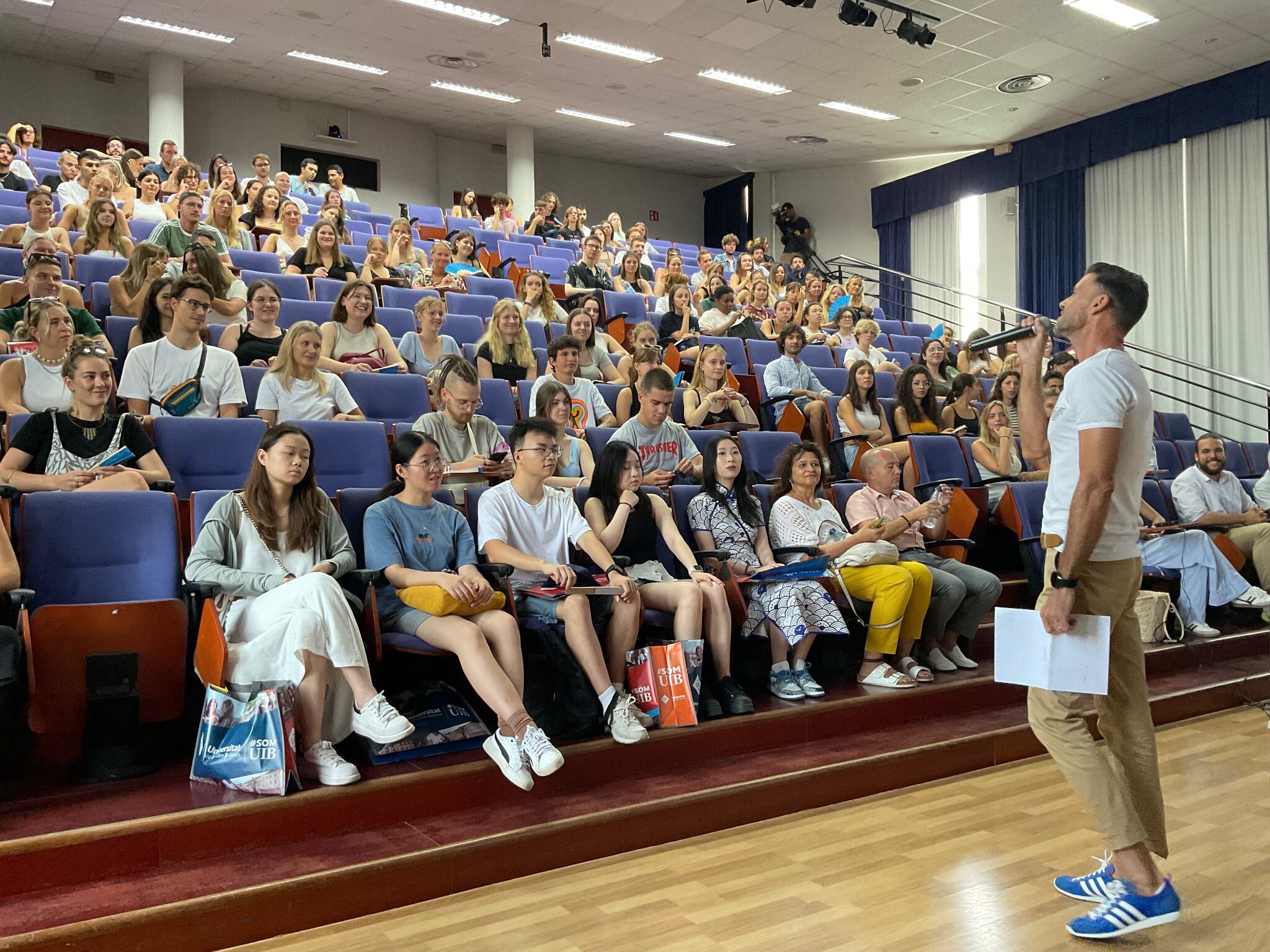 Fotografía Facebook UIB, estudiantes intercambio