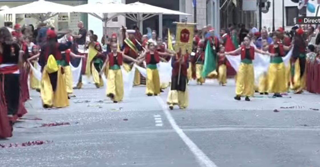 Moros Nuevos en el desfile de la Esperanza