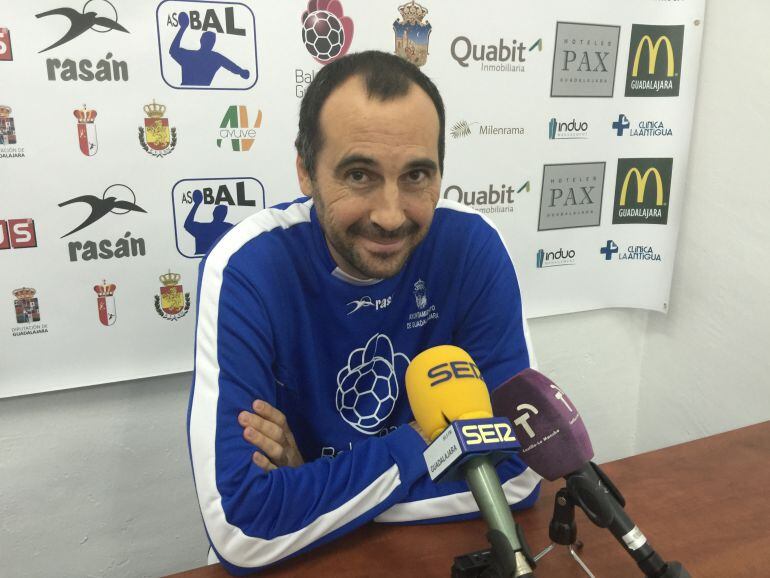 César Montes, técnico del BM Guadalajara