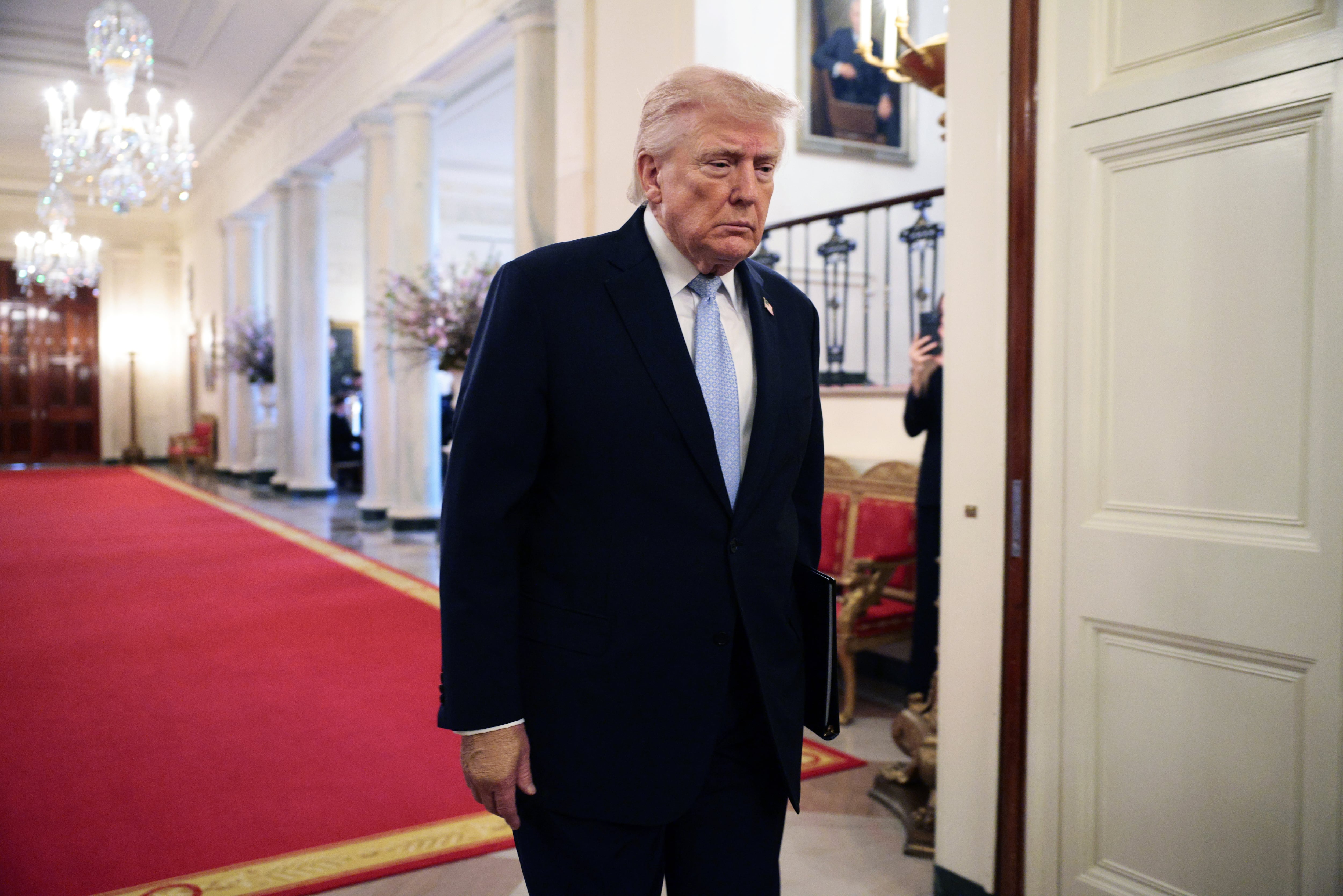 Un experto en energía expone todos los errores que está cometiendo Trump en Ormuz: "Es improvisación tras improvisación"