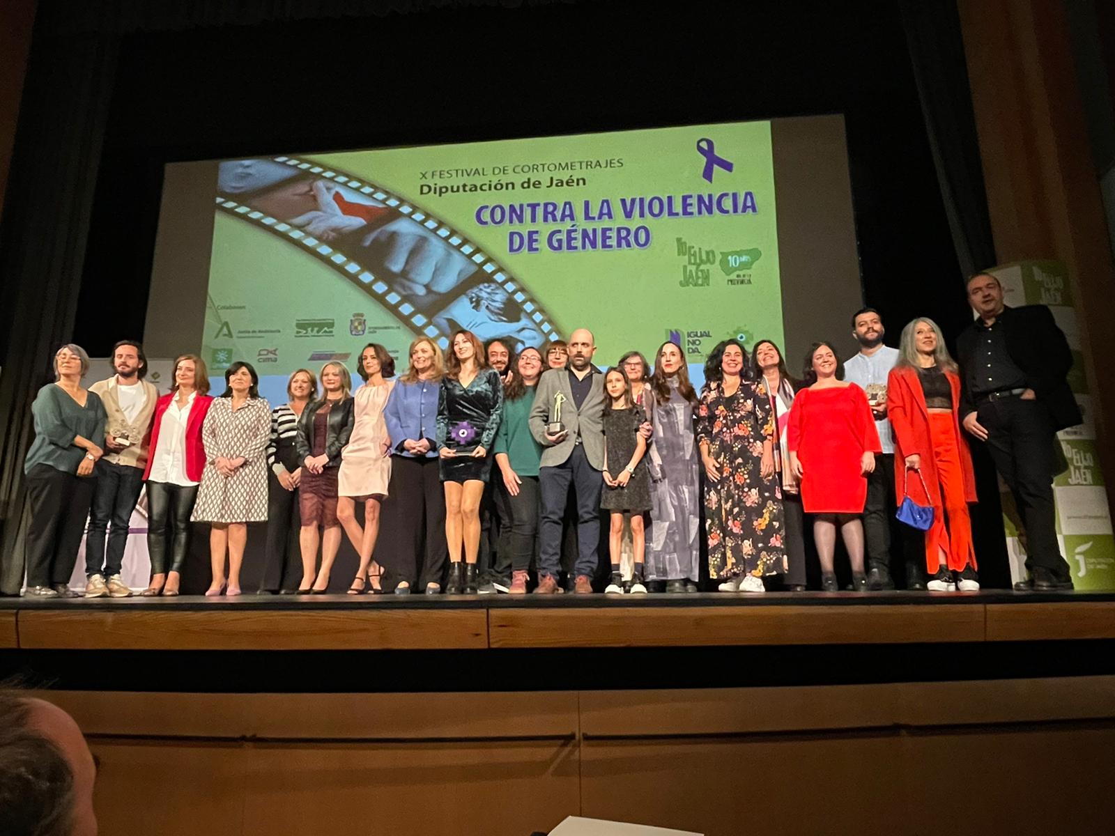Foto de familia de la clausura del Festival de Cortometrajes Contra la Violencia de Género.