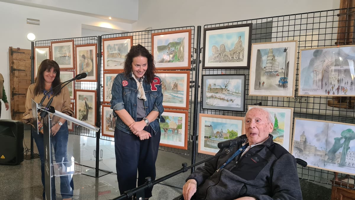 Carlos Perón, artista y vecino centenario de San Sebastián de los Reyes, explica que sus acuarelas están hechas para "que las gente las vea"