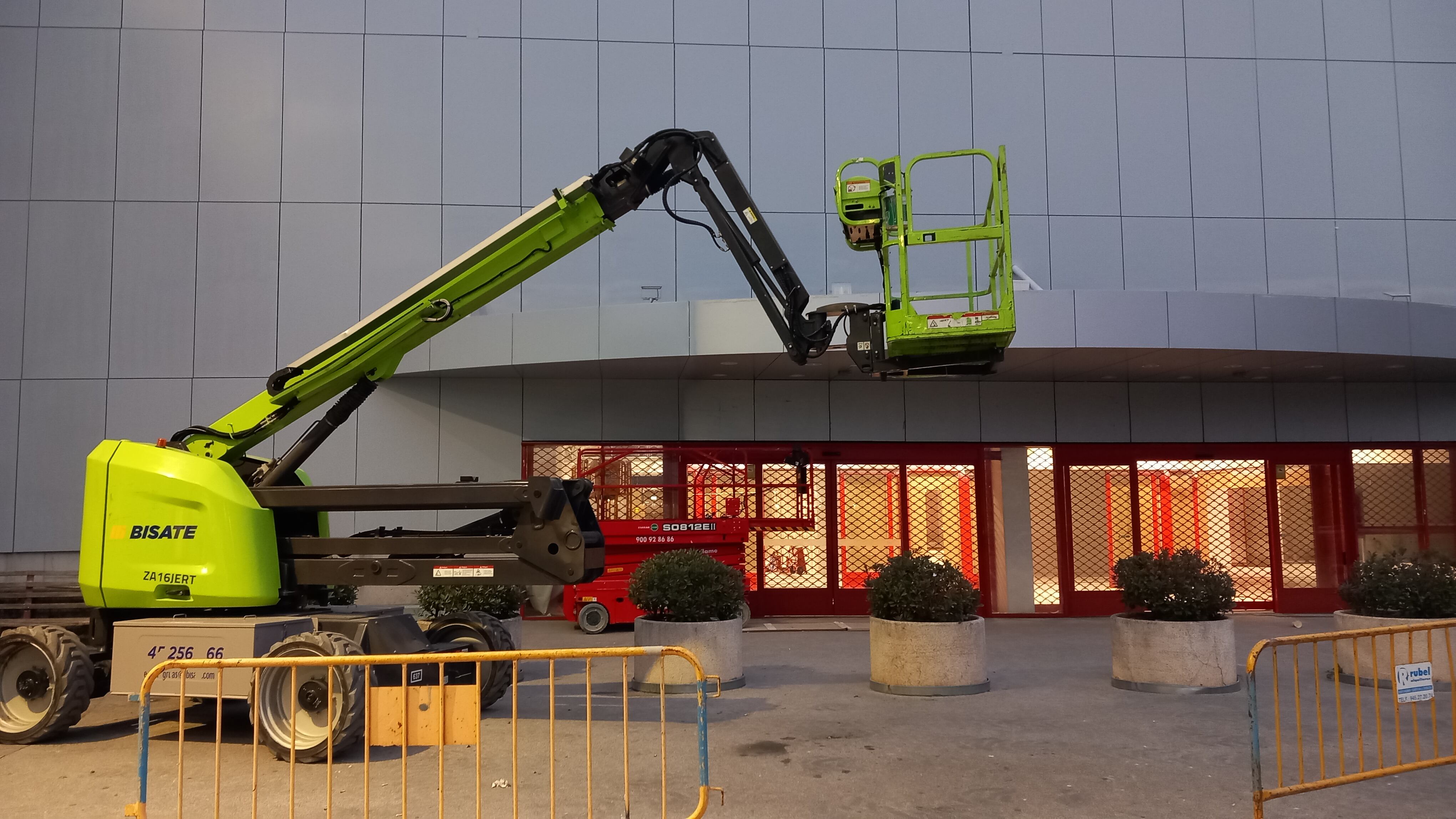 Obras en la futura tienda de IKEA de Vitoria