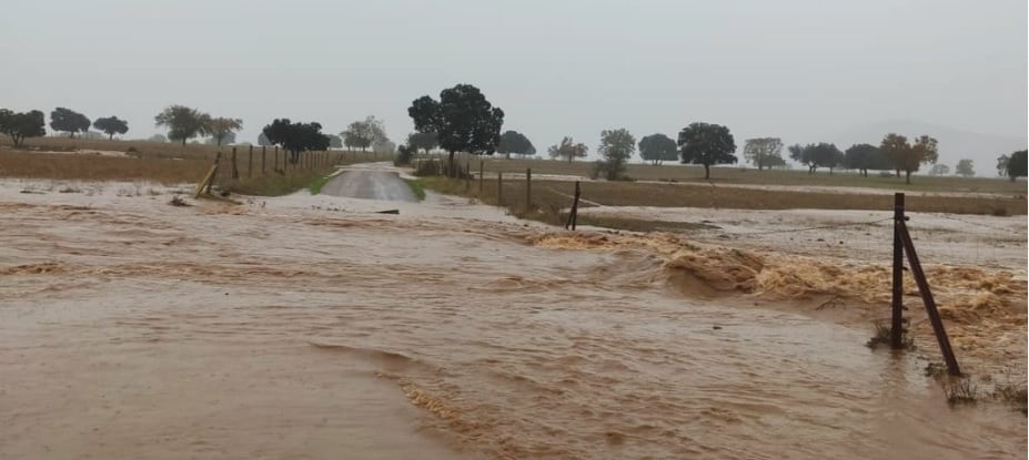 Carretera cortada en Retuerta del Bullaque