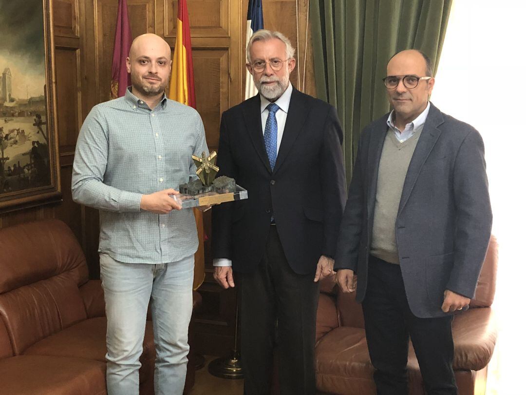 Ramos junto a los empresarios premiados
