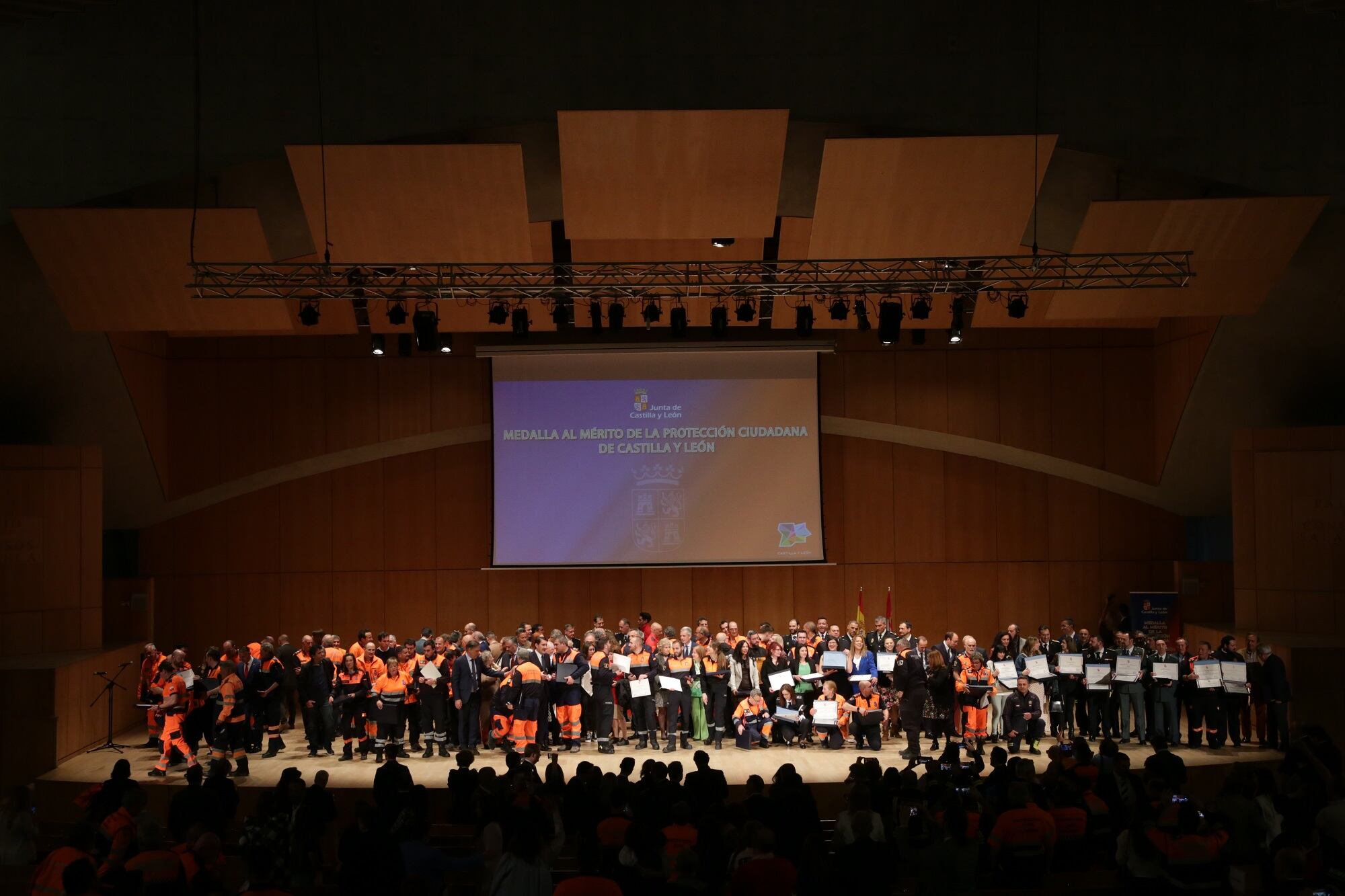 La Junta reconoce a 8 profesionales y ciudadanos de Palencia en la entrega de Medallas al Mérito de la Protección Ciudadana