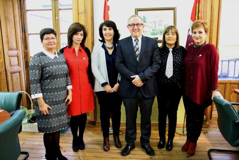 Distinción a los trabajadores de Servicios Sociales