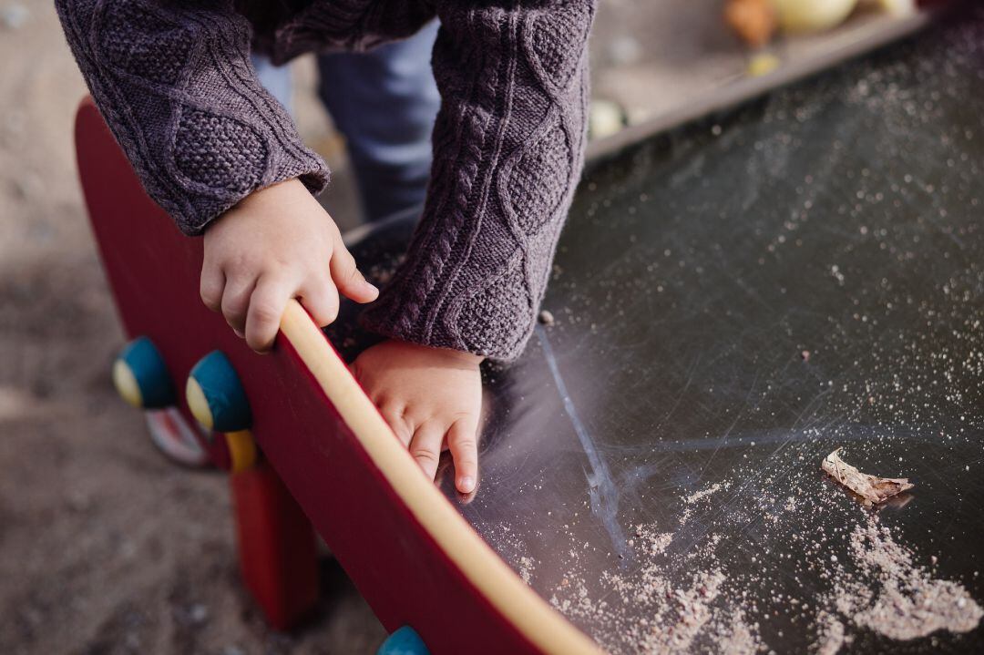 Niño jugando.