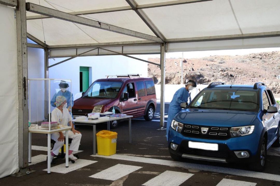 Imagen de archivo del Auto-Covid en Lanzarote.