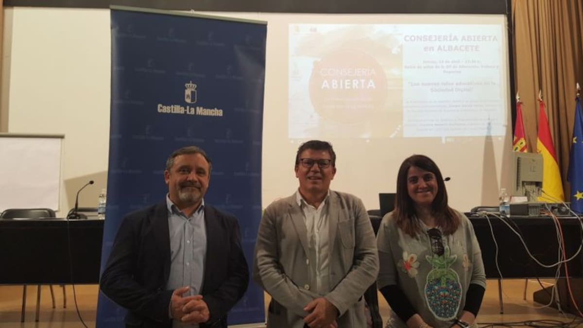 "No se deberían prohibir los dispositivos móviles en los colegios, sino educar a los niños en el uso de la tecnología"