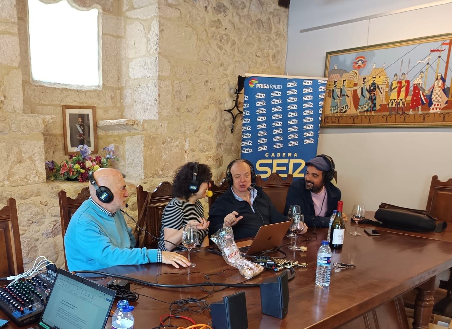 Enrique del Rivero, Rosalía Santaolalla, Paco Berciano y Andrés Septién, durante la emisión de Hoy por hoy Burgos desde Covarrubias (Especial Hitos del Castellano)