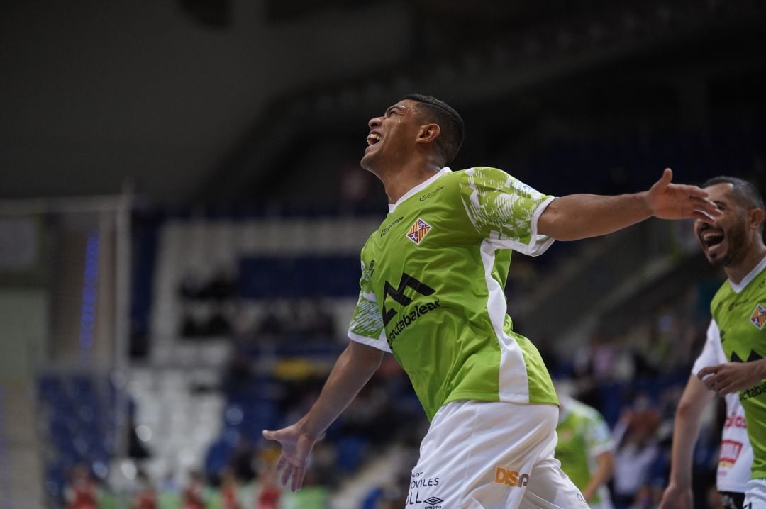 Vilela celebra un gol en Son Moix.