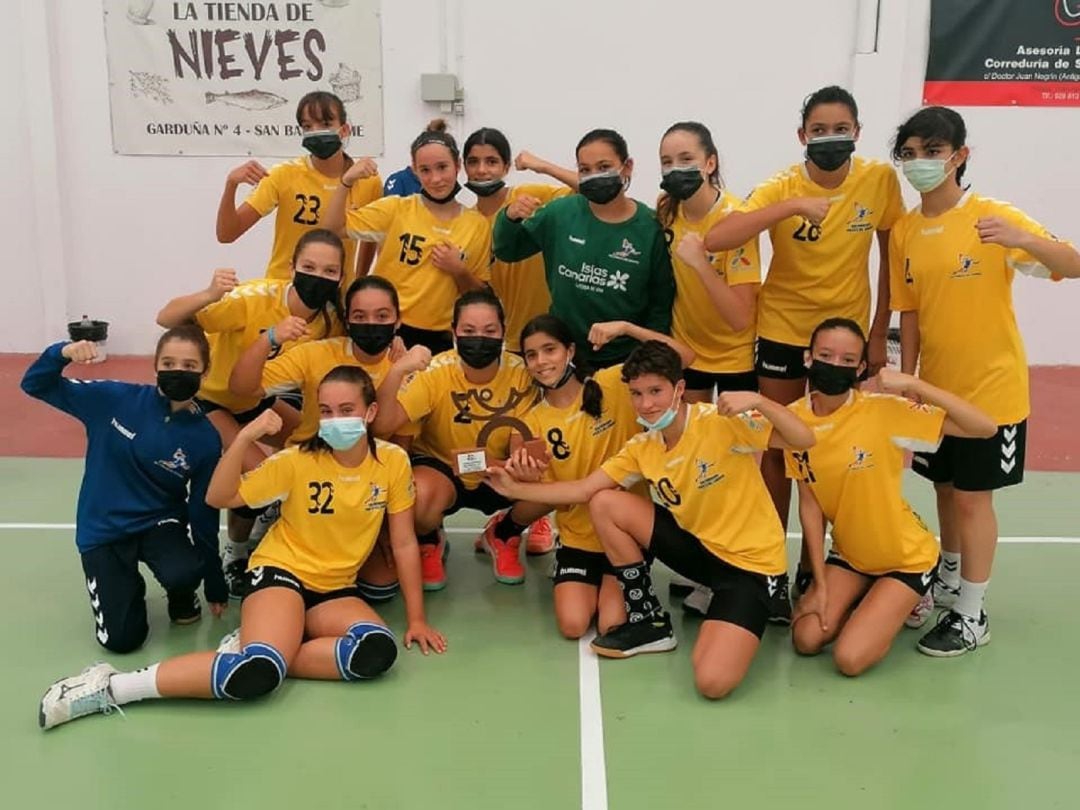 Jugadoras infantiles del Puerto del Carmen.