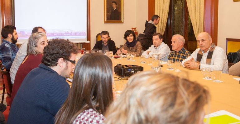 Xulio Ferreiro, con entidades vecinales