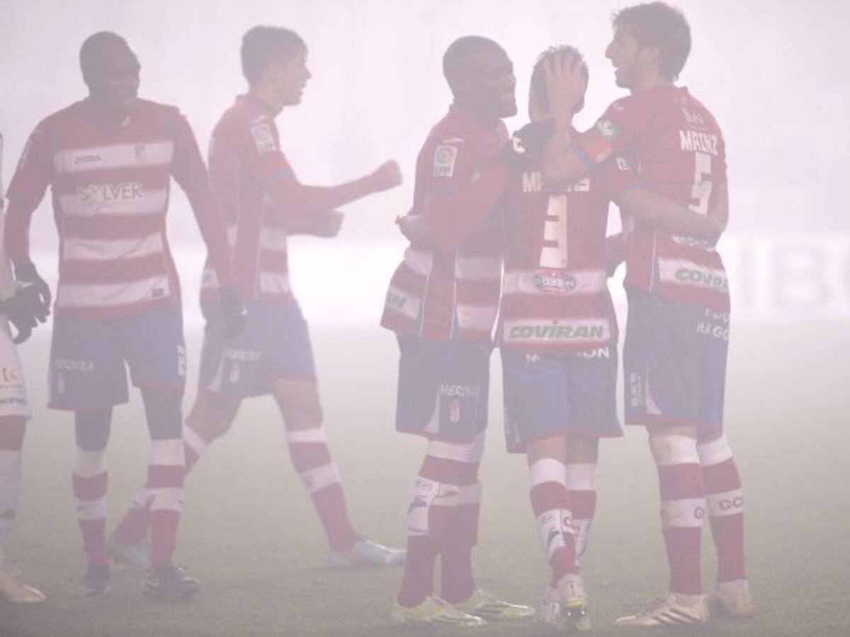 El Granada se clasifica en la niebla