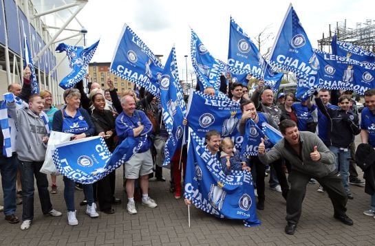 Aficionados del Leicester celebran la Premier.