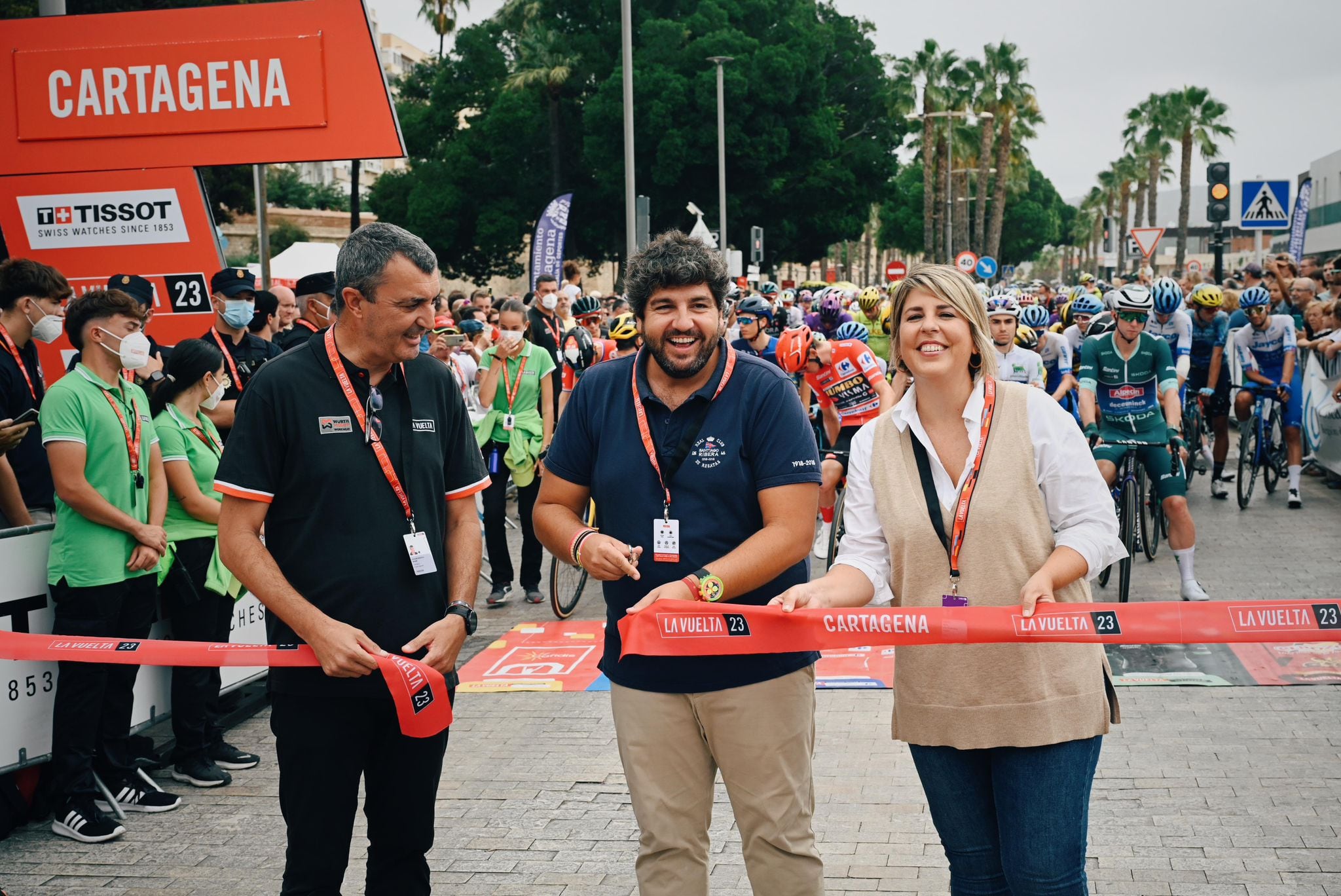 El presidente en funciones de la Región de Murcia, Fernando López Miras, ha inaugurado  la novena etapa de La Vuelta