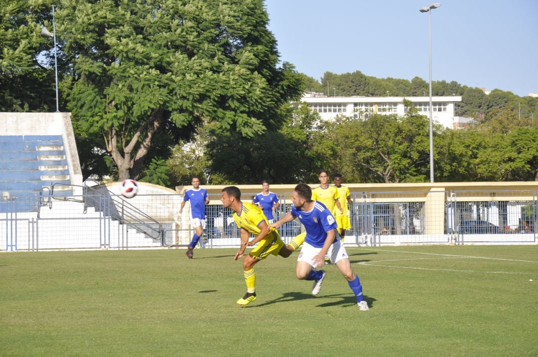 Juan Benítez durante el partido ante el Cádiz B en La Juventud