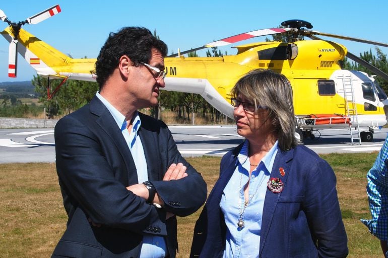 El secretario xeral de montes, Tomás Fernández Couto, junto a la conselleira de Medio Rural, Rosa Quintana