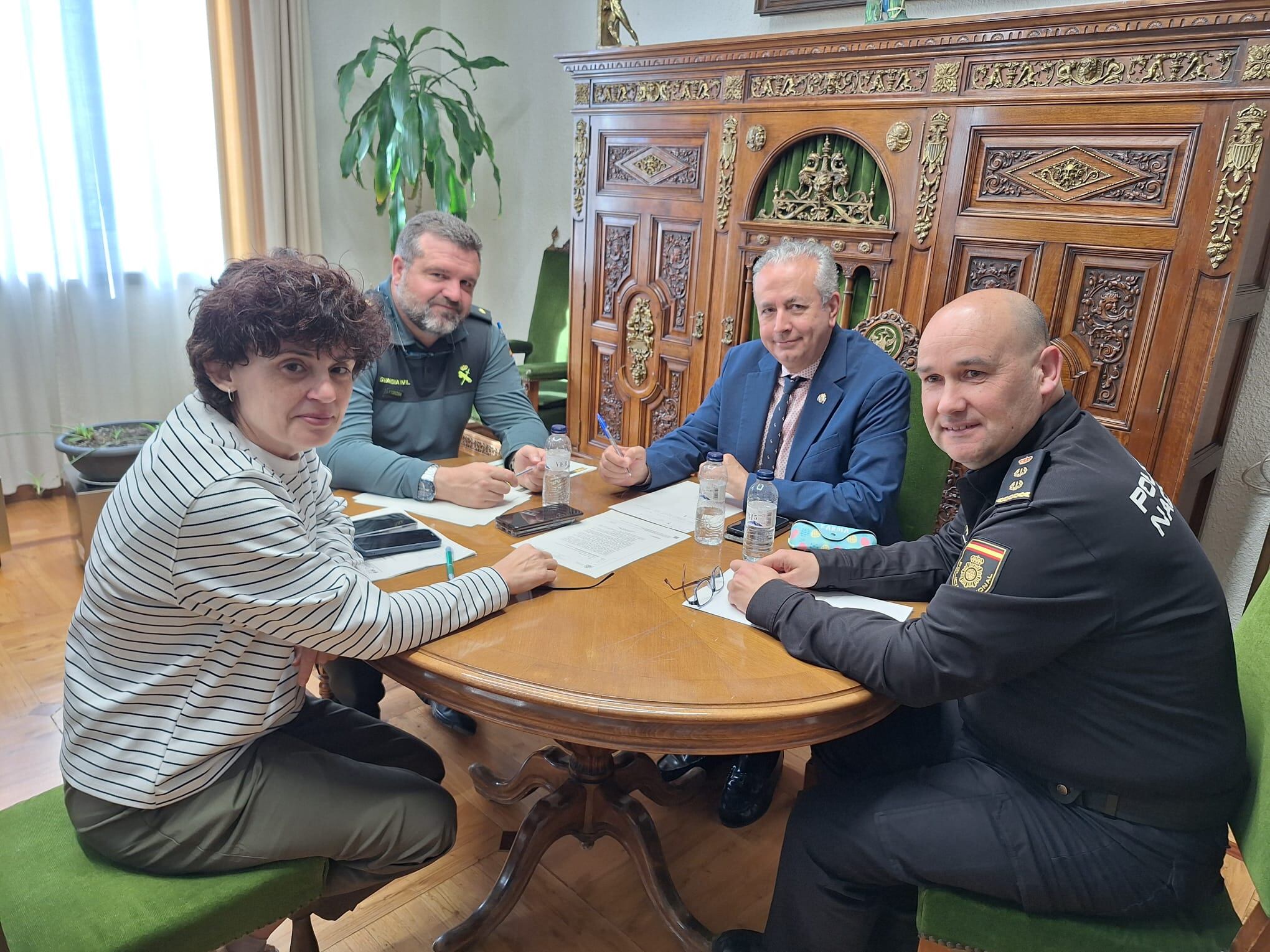 Reunión con el subdelegado del Gobierno en Huesca, Carlos Campo