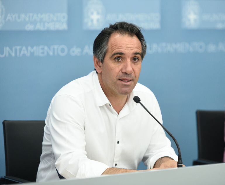 El concejal de deportes, Juanjo Segura en el punto de mira de la denuncia de Izquierda Unida.