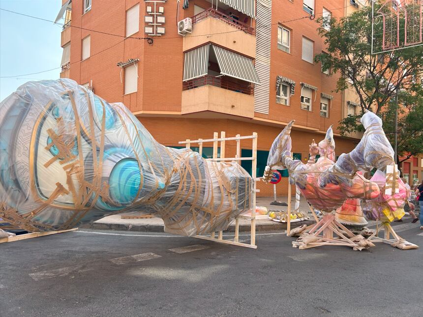 Piezas del monumento 'Procés creatiu' de la Hoguera La Cerámica
