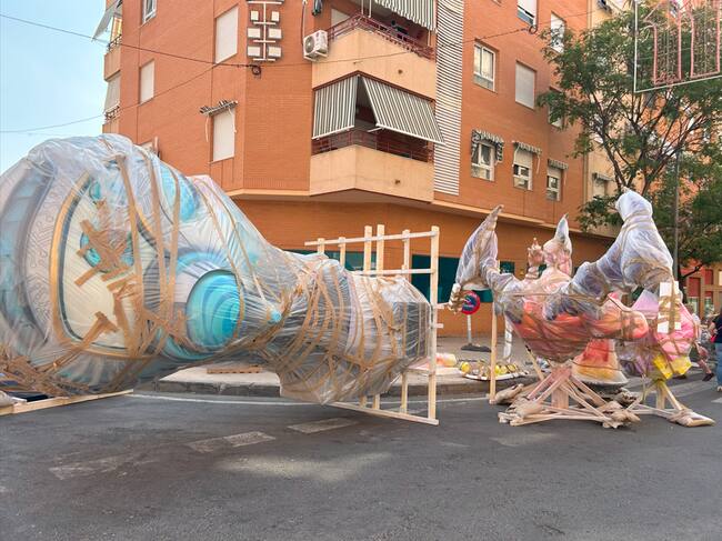 Piezas del monumento 'Procés creatiu' de la Hoguera La Cerámica