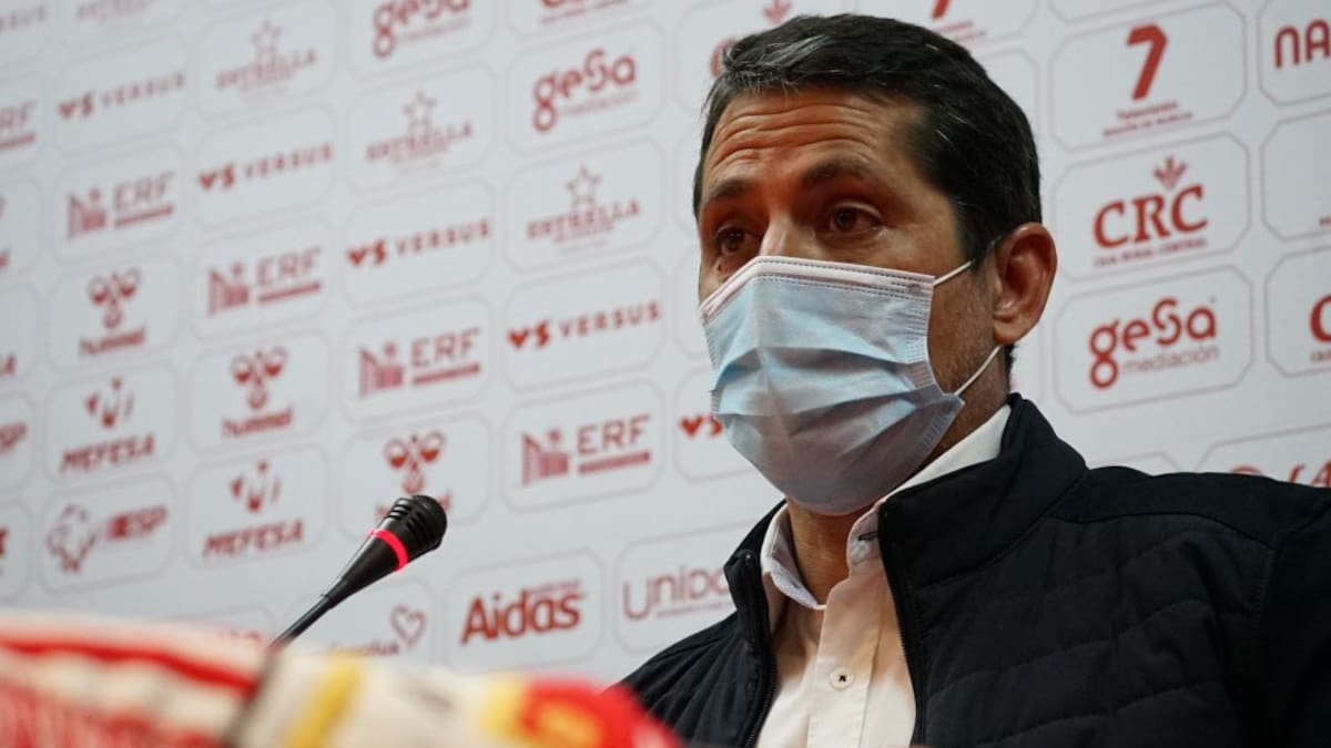 Loreto: "Yo no regalo alineaciones a nadie"