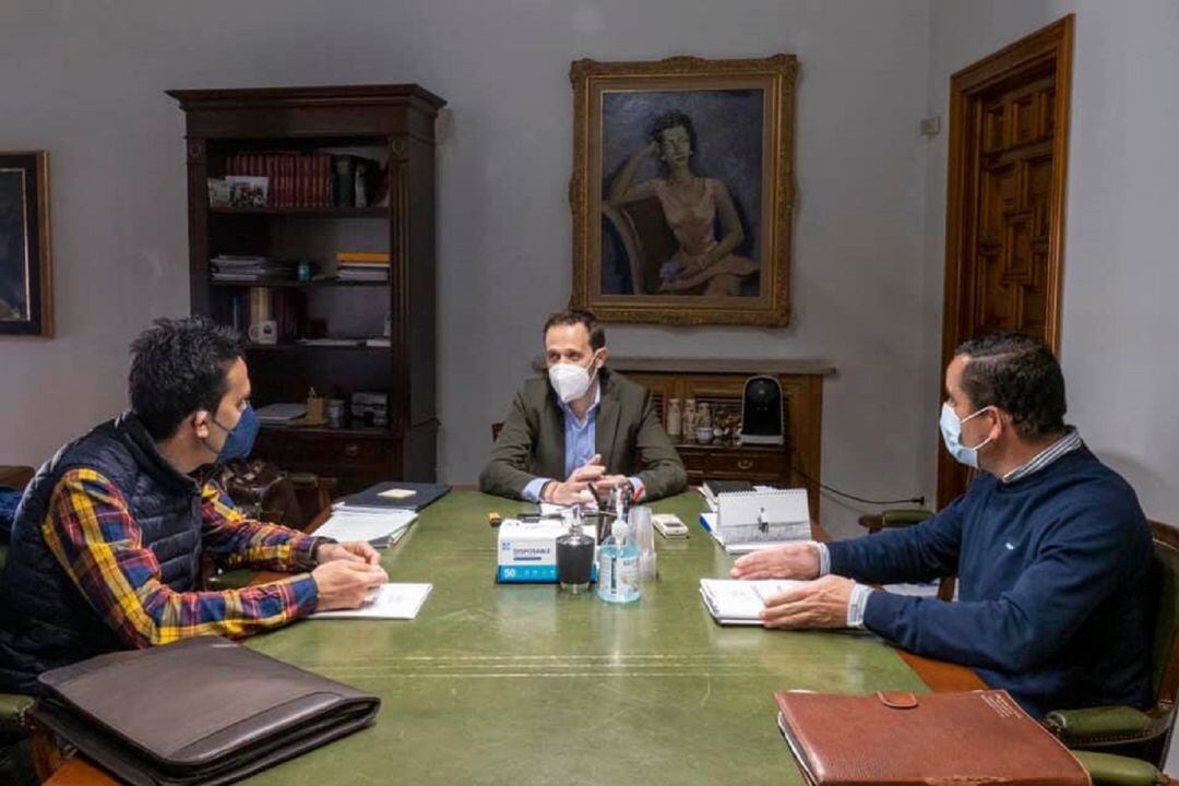 Reunión mantenida entre los presidentes de la Diputación y la Mancomunidad Tierras de Medina