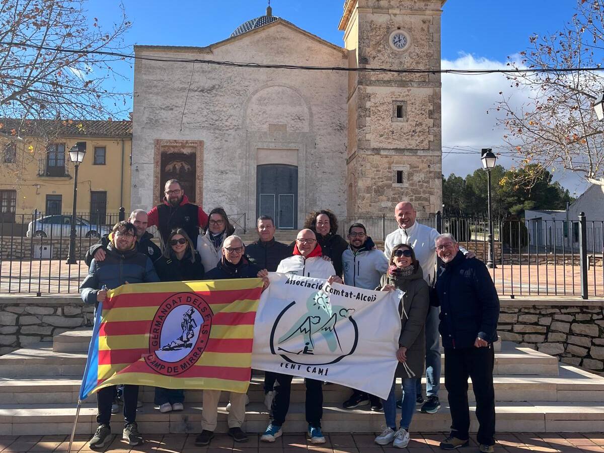 La hermandad del Folls del Camp de Mirra entrega 2.500 euros a la asociación "Fem Camí" de Alcoi