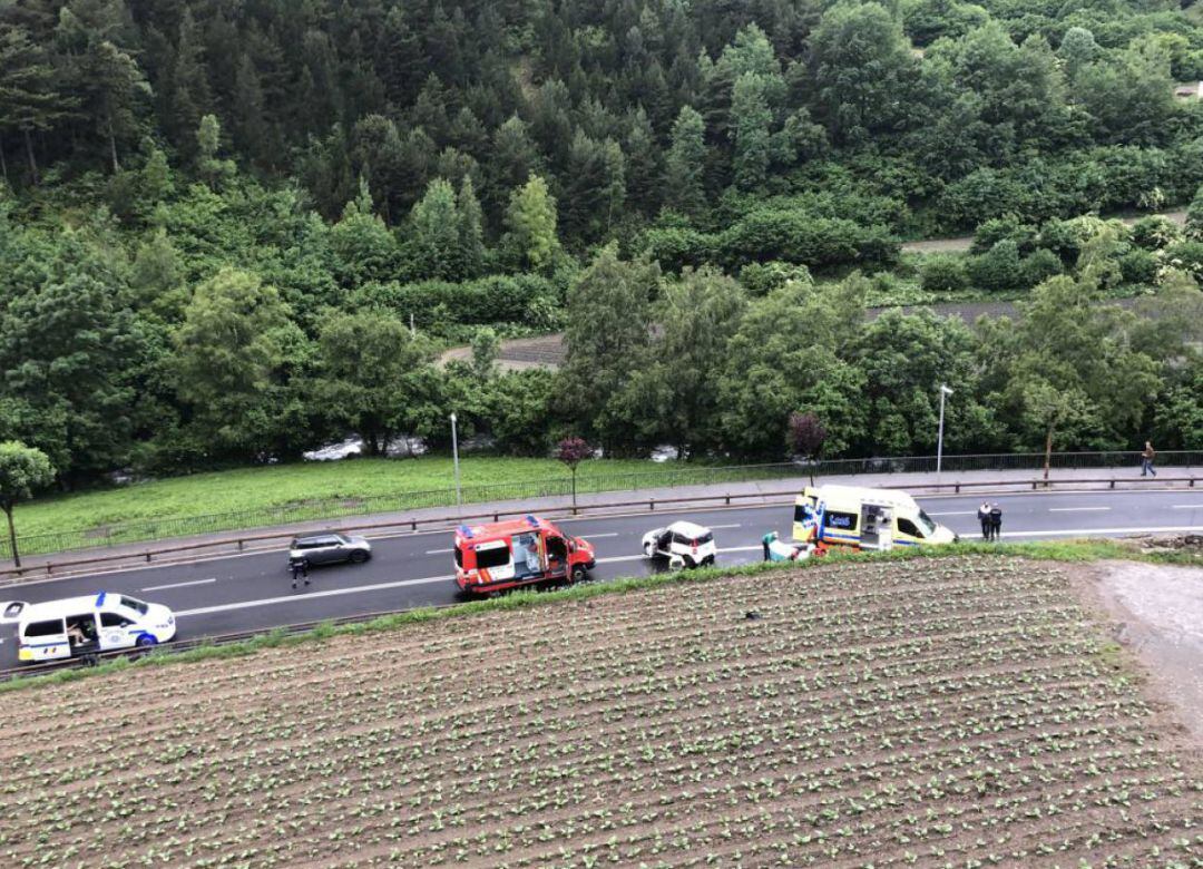Imatge de l'accident a la sortida d'Ordino que ha causat la mort d'un motorista holandès de 62 anys.