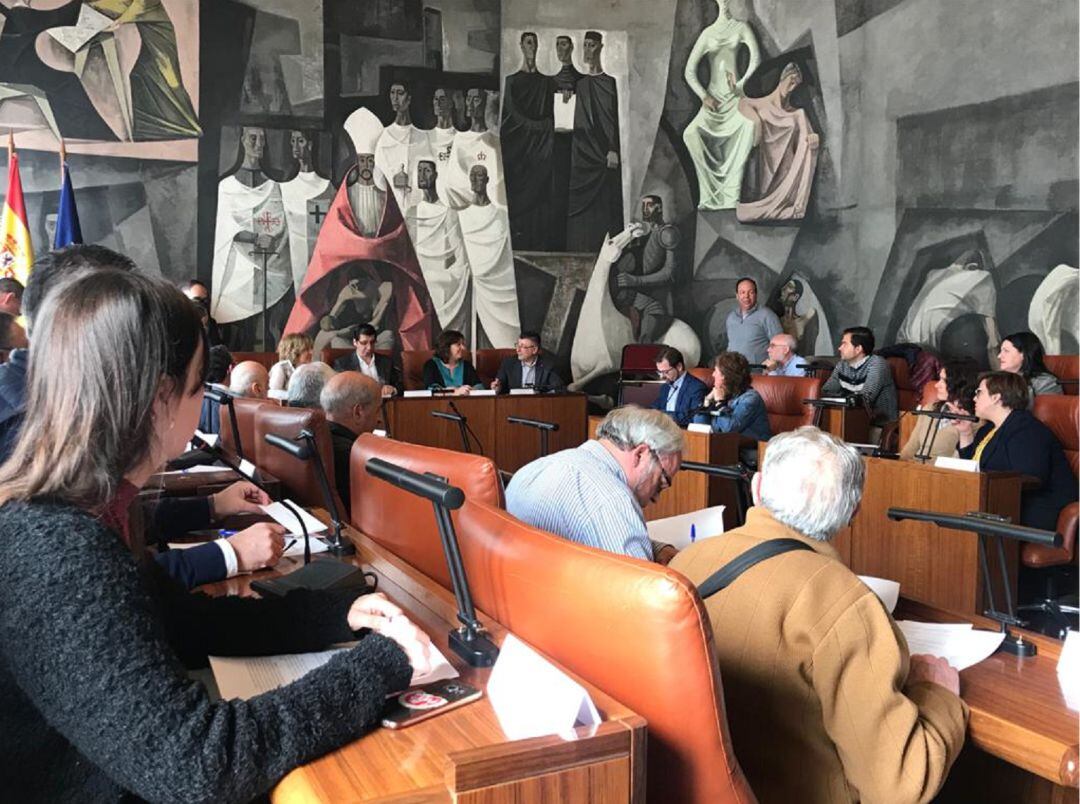 Representantes de una veintena de asociaciones de la provincia han firmado el protocolo en la Diputación