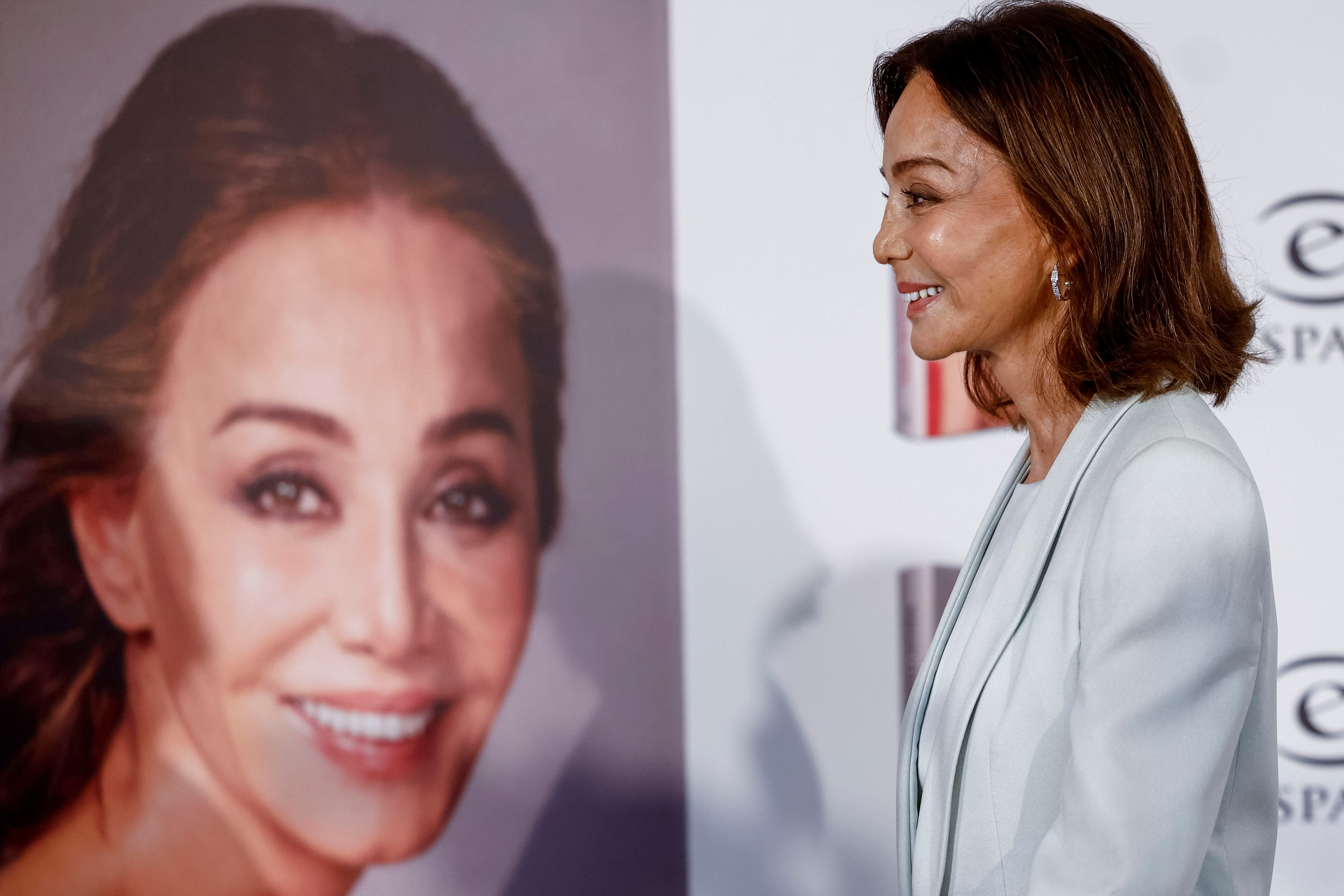 Isabel Preysler posa antes de presentar sus memorias, en Madrid a 22 de octubre de 2025