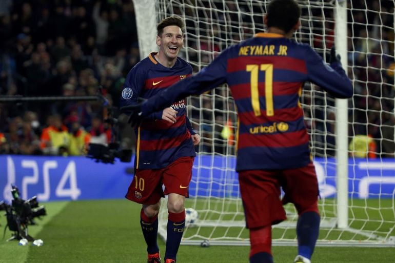 Messi y Neymar celebran el gol del argentino