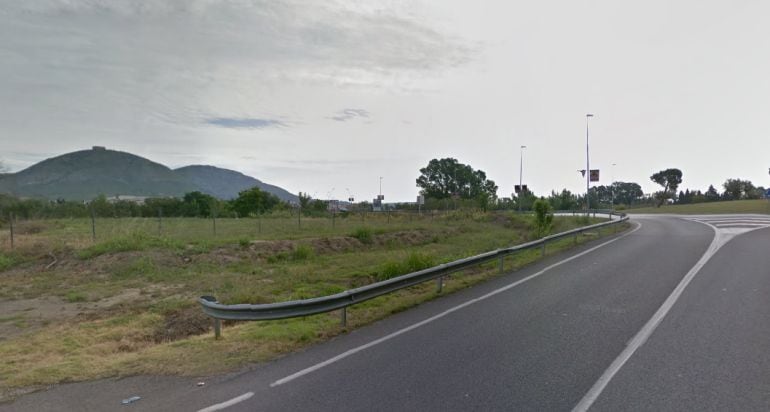 Accés a Torroella de Montgrí des de la carretera de Gualta.