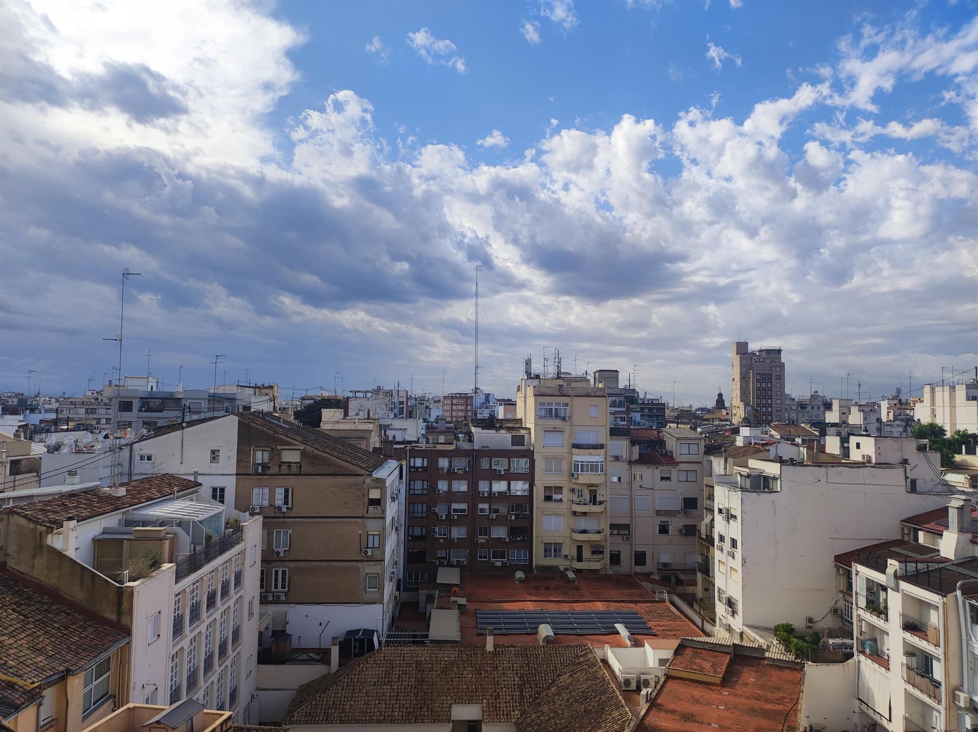 Cielo con nubes sobre València.