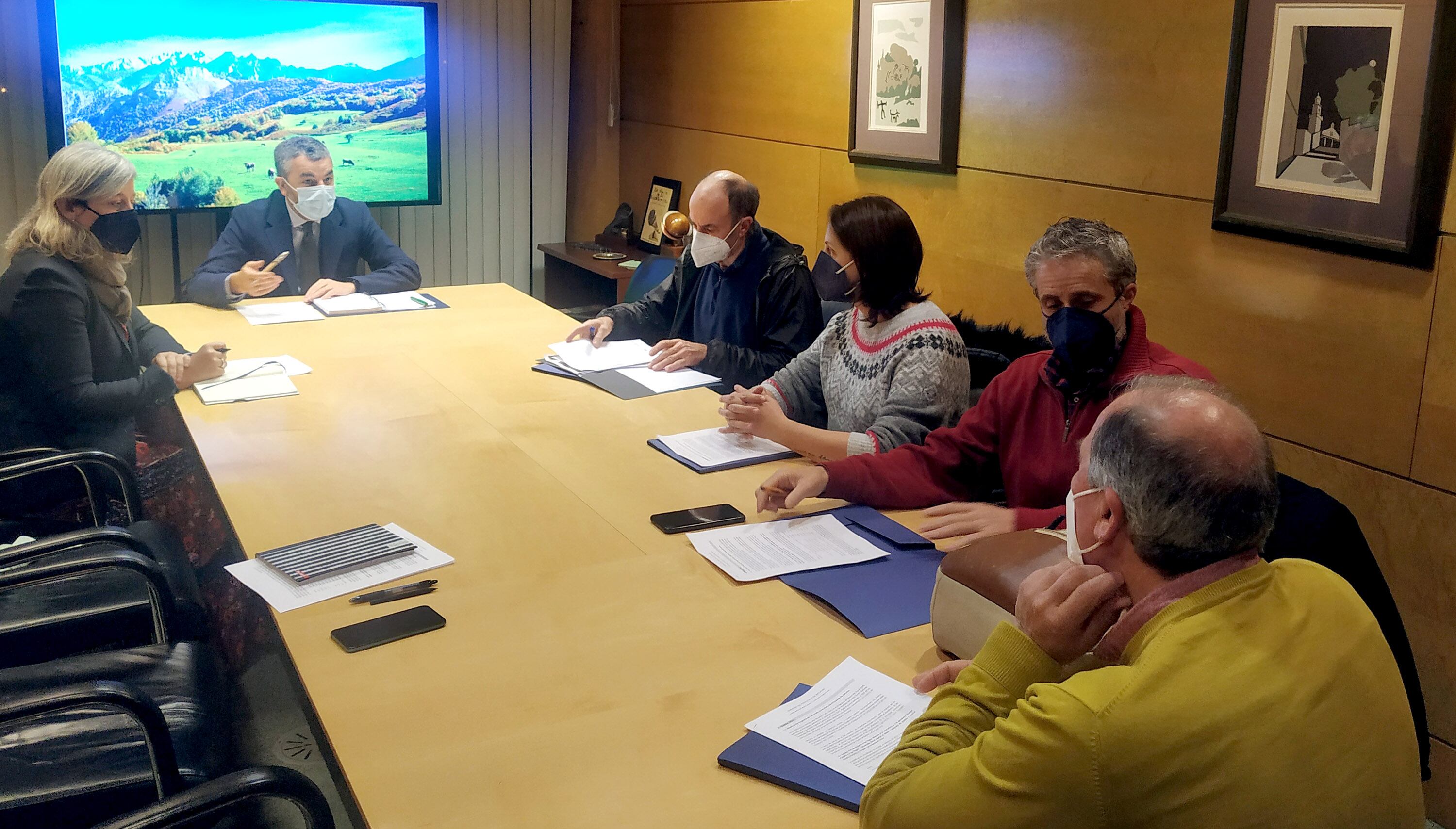 Reunión entre el Consejero de Medio Rural y &quot;Asturias Ganadera&quot;