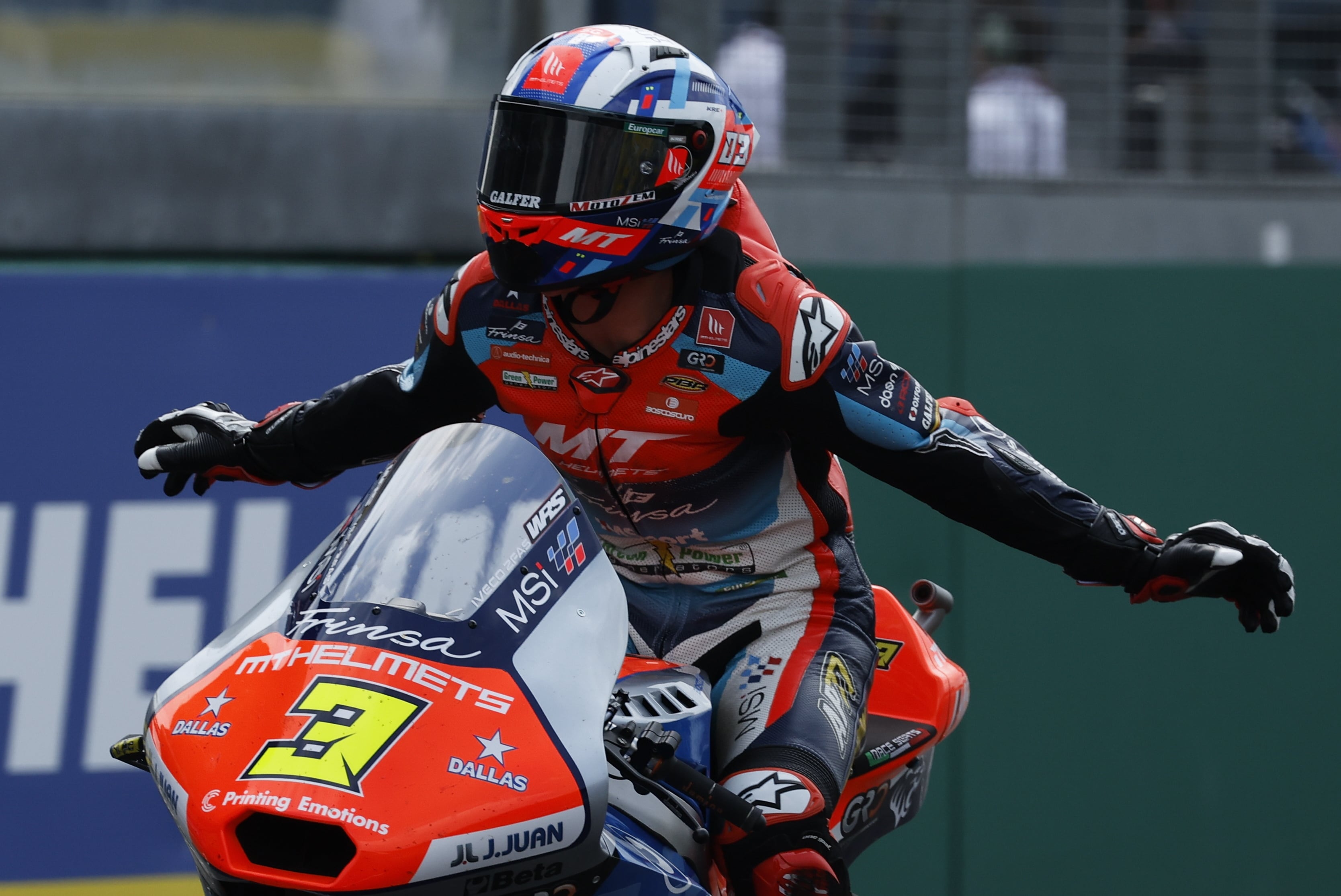 Le Mans (France), 12/05/2024.- Spanish rider Sergio Garcia of the MT Helmets - MSI Team reacts as he crosses the finish line during the Moto2 race at the French Motorcycling Grand Prix in Le Mans, France, 12 May 2024. (Motociclismo, Ciclismo, Francia) EFE/EPA/YOAN VALAT
