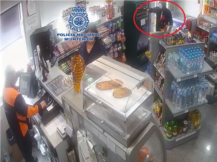 Imagen de la cámara de seguridad de la gasolinera