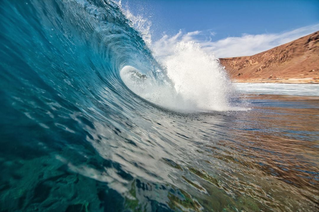 Ola en la costa de Lanzarote.