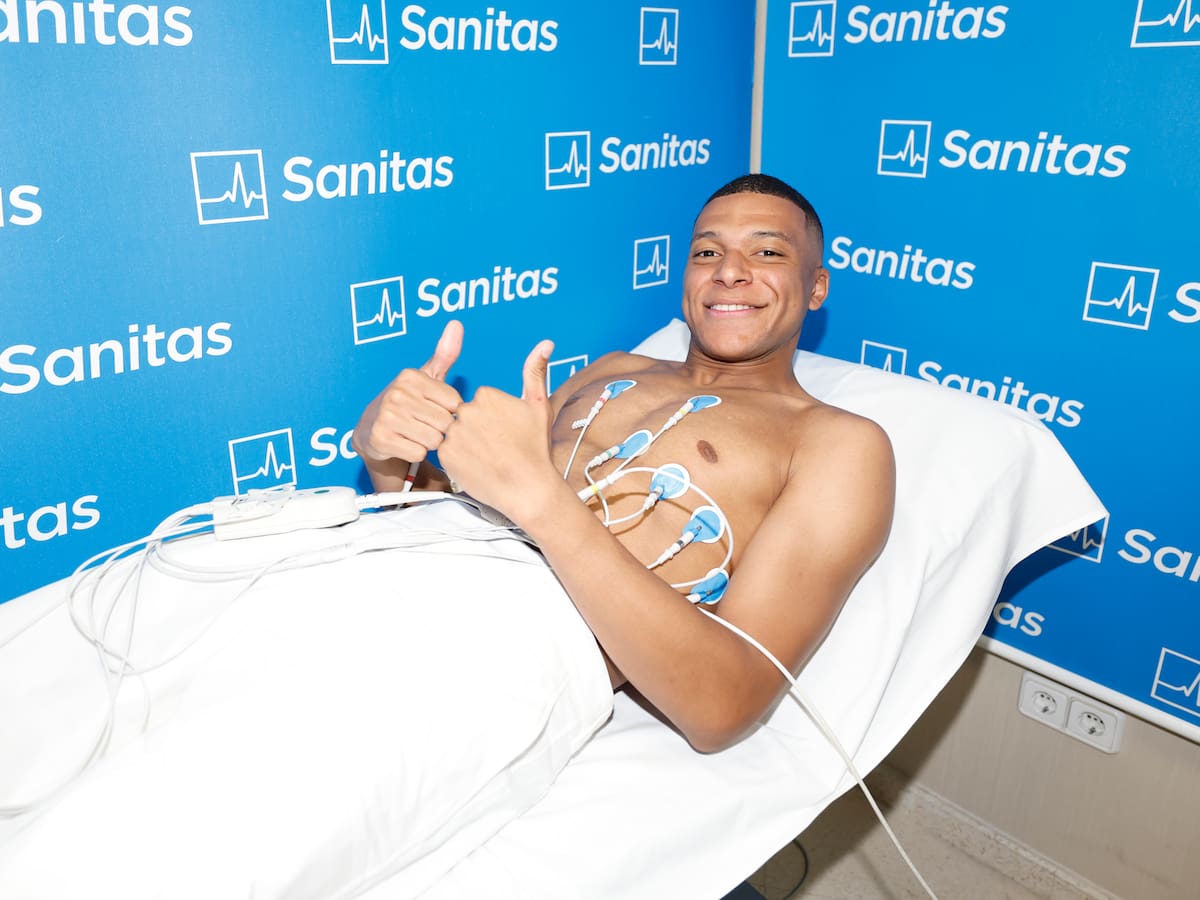 Los servicios médicos del Real Madrid examinaron la rodilla equivocada de Mbappé al diagnosticar su lesión