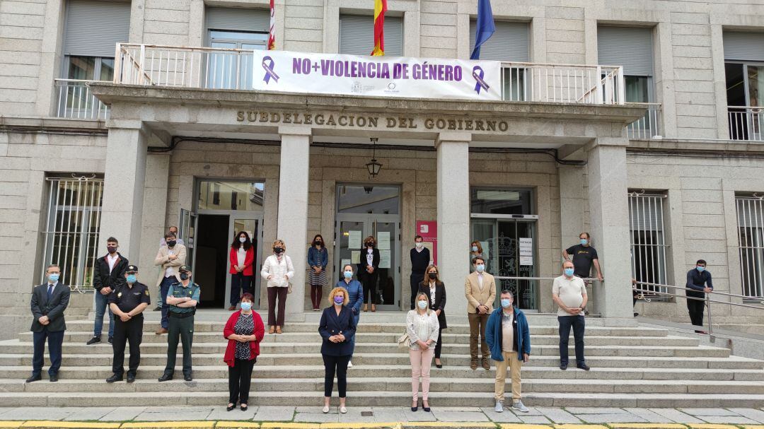 Minuto de silencio a las puertas de la Subdelegación del Gobierno en Segovia
