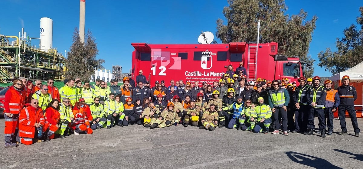 Foto de familia con todos los intervinientes en el simulacro