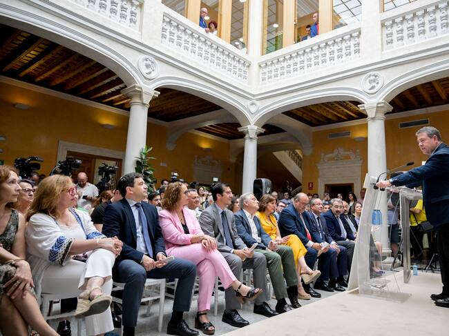 CIUDAD REAL, 13/07/2023.- El presidente de Castilla-La Mancha, Emiliano García-Page, asiste a la toma de posesión de la delegada de la Junta en la provincia Ciudad Real, Blanca Fernández, este jueves en la sede de la Delegación provincial. EFE/Jesús Monroy