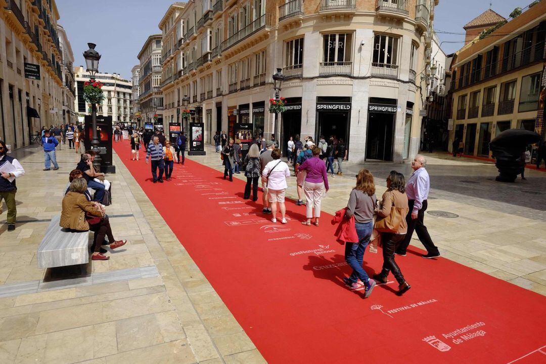 Festival Cine Málaga, alfombra, roja, turistas, pasean, alfombra, Larios