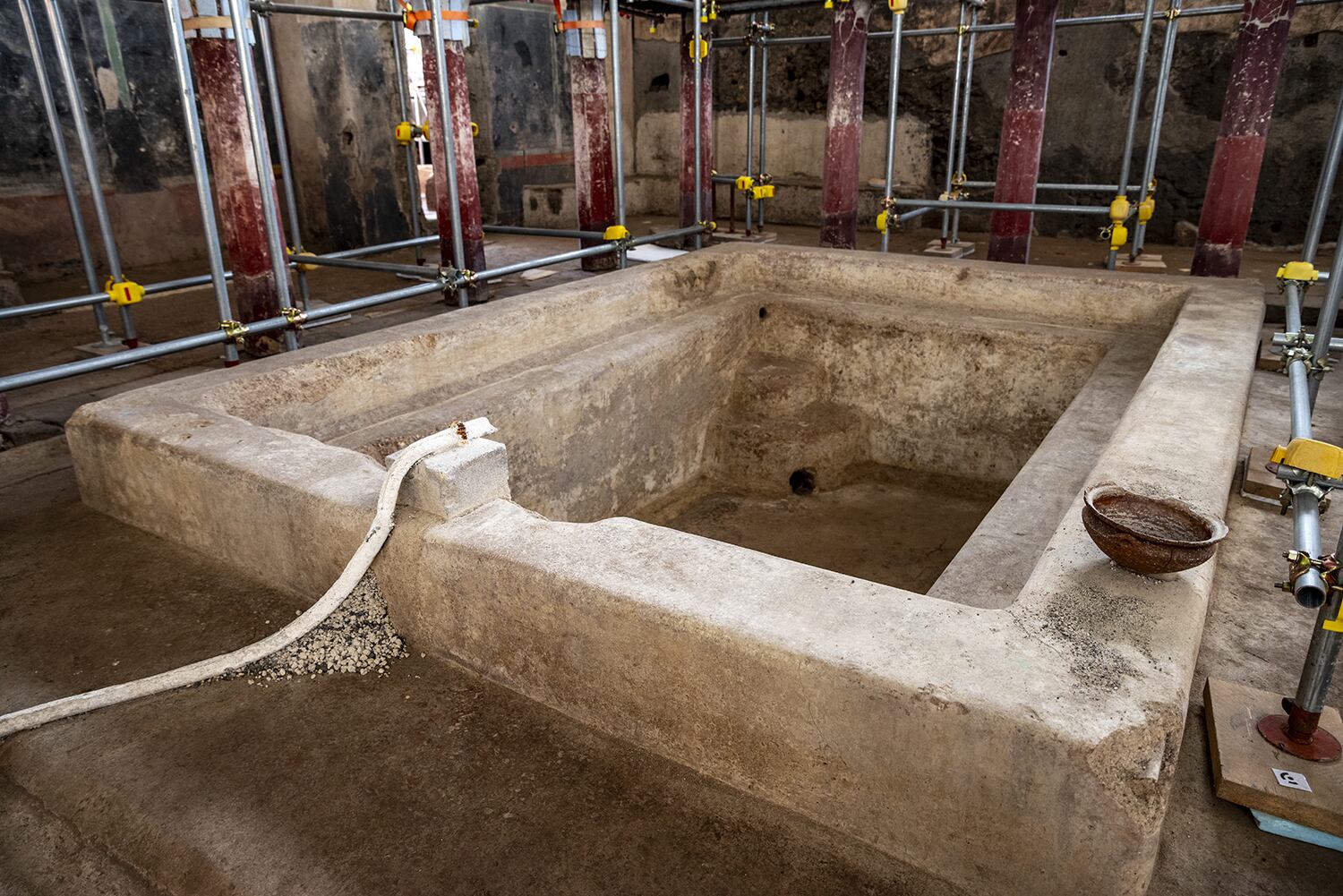 Los arqueólogos hallaron en el yacimiento de Pompeya (sur de Italia) &quot;uno los complejos termales privados de los más grandes&quot; jamás encontrados en el yacimiento de esta antigua urbe romana destruida por la erupción del volcán Vesubio el año 79. EFE/Parque Arqueológico de Pompeya