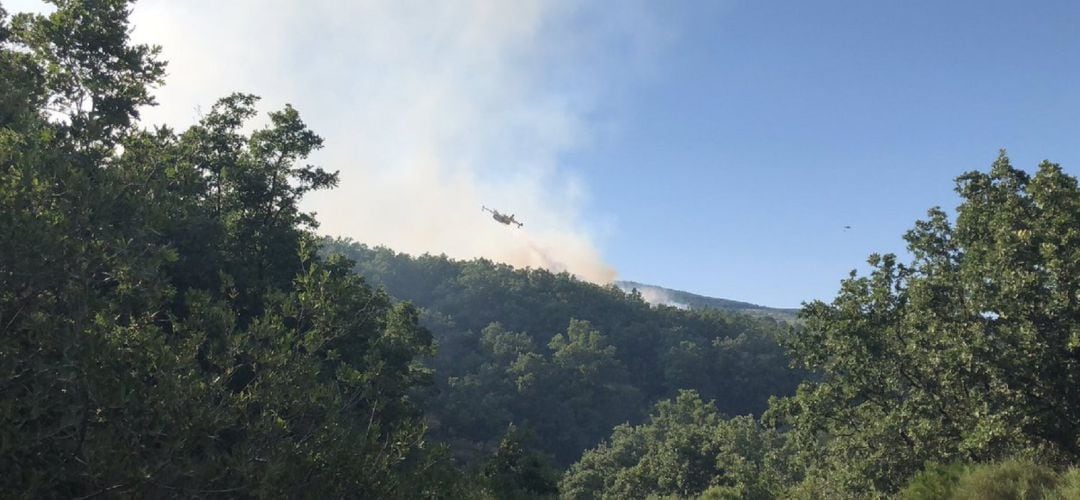 El fuego ha estado estabilizado durante toda la noche