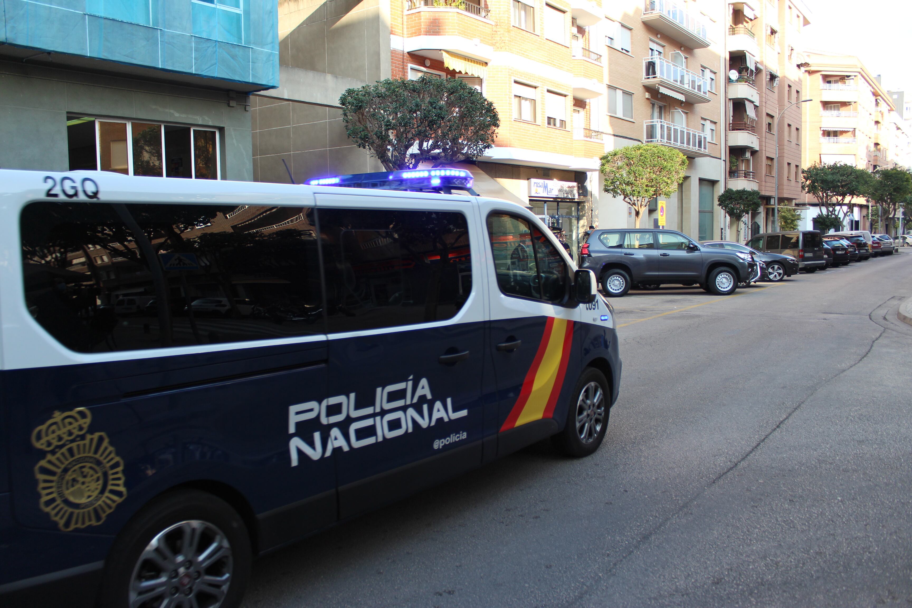 Agentes de la Policía Nacional en la comisaría de Gandia.